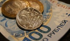 الروبل الروسي يتراجع أمام الدولار واليورو بعد موجة ارتفاع قوية
