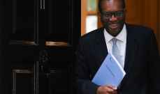 وزير المال البريطاني دافع عن موازنته المصغرة بعد أسبوع من فوضى مالية في البلاد