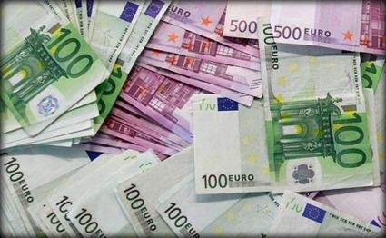 اليورو هوى إلى أدنى مستوى في 20 عاماً وهبط إلى مستوى التكافؤ مع الدولار