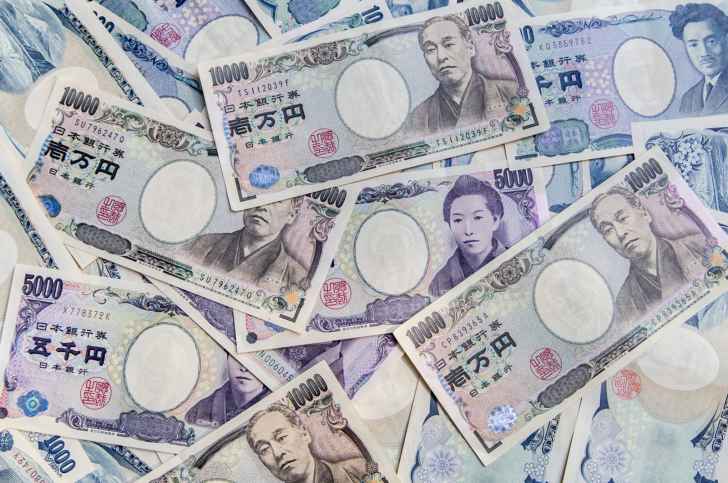 الين الياباني واصل هبوطه أمام الدولار لأدنى مستوى له منذ 20 عاما