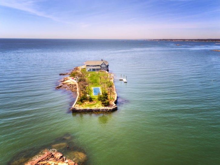 بالصور.. بيع جزيرة خاصة بها منزل مشيد منذ أكثر من قرن مقابل 4.2 مليون دولار