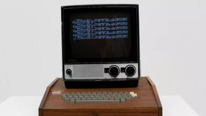 عرض أول جهاز كمبيوتر &quot;آبل&quot; صممه ستيف جوبز للبيع مقابل مبلغ خيالي