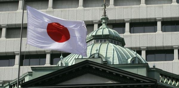 محافظ بنك اليابان يستبعد تشديد السياسة النقدية مع ضعف وتيرة صعود الأسعار