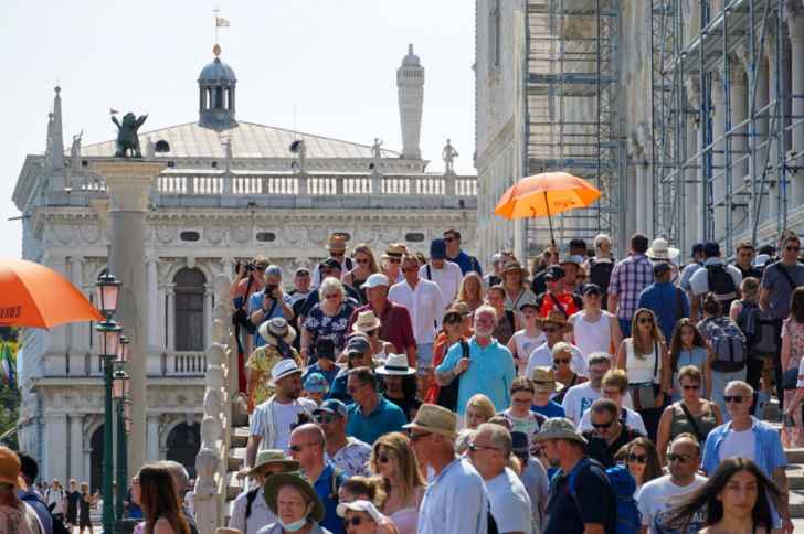 بلدية البندقية تقود مبادرة تهدف لتحويل قطاع السياحة من التركيز على الكم إلى استقطاب النوعية