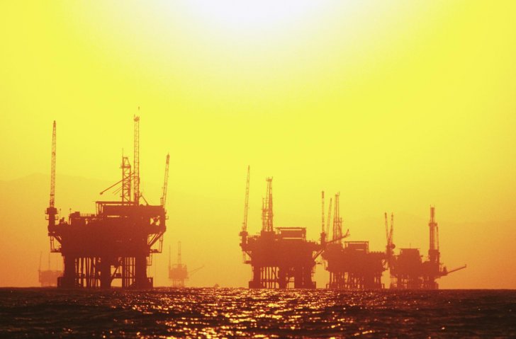 "جيه بي مورغان": أسعار النفط لن تتأثر طويلاً بقرار السحب من المخزون الاستراتيجي