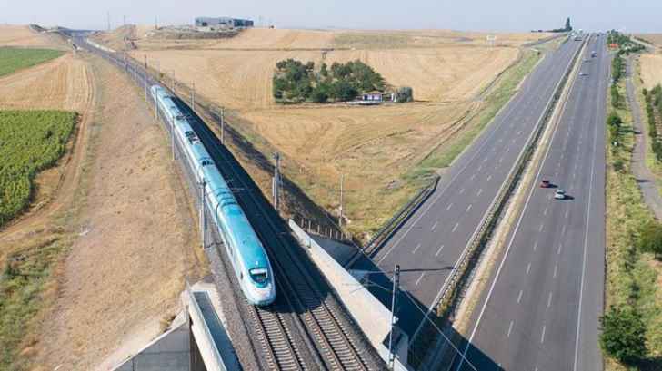 سلطات تركيا تخطط لإنشاء سكك حديدية لربط 52 ولاية بالقطار السريع