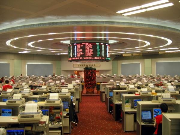 سهم إيفرغراند يتراجع 10.5% بعد عودة التداول به في بورصة هونغ كونغ