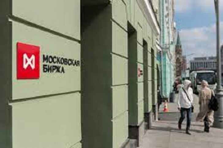 بورصة موسكو والروبل إرتفعت بنحو 4 بالمئة مقابل إنخفاض الدولار واليورو