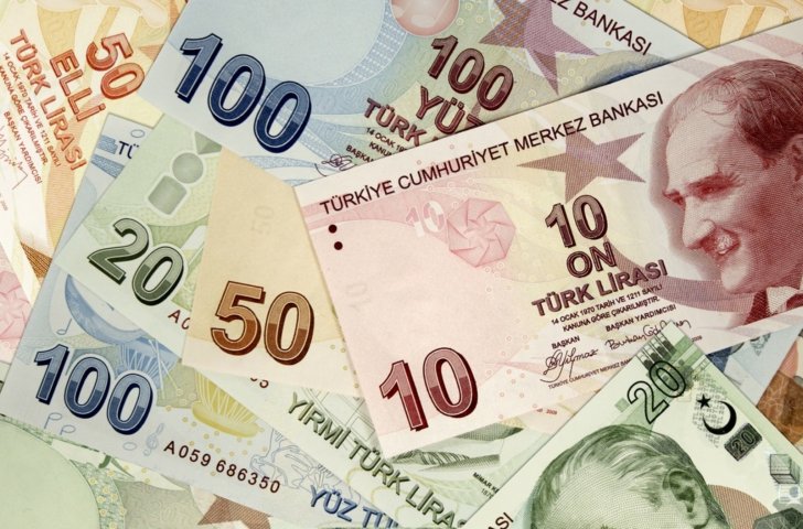 الليرة التركية هبطت أمام الدولار إلى مستويات تاريخية جديدة