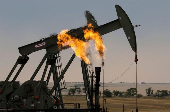 النفط يواصل صعوده مع انحسار المخاوف من أوميكرون