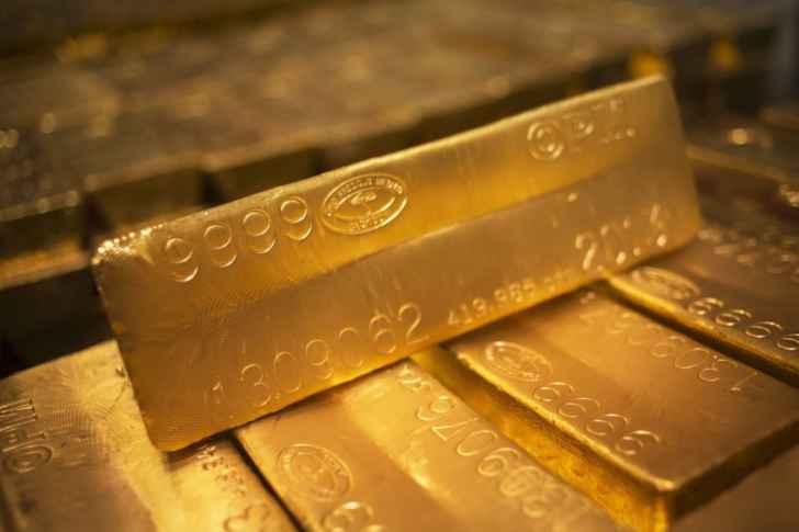 الذهب يتراجع وسط ترقب لخطاب باول وقرار المركزي الأوروبي بشأن الفائدة