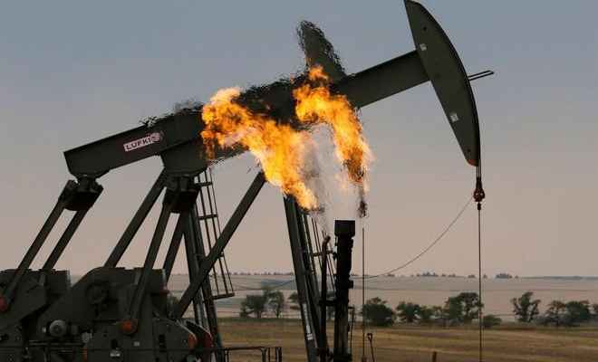 النفط يرتفع نحو 4% لأعلى مستوى في 5 أسابيع بعد قرار "أوبك+" خفض الإنتاج